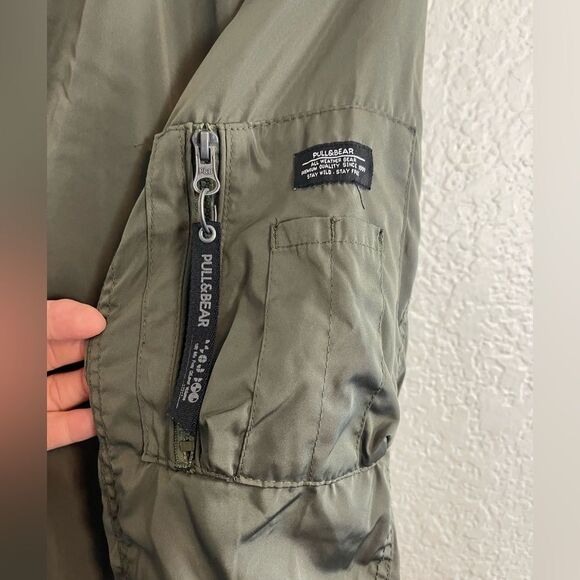 Pull&Bear military green Bomber Jacket. Medium - Picture 5 of 10